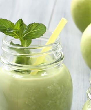 Grüner Smoothie mit Endivien & Chicoree