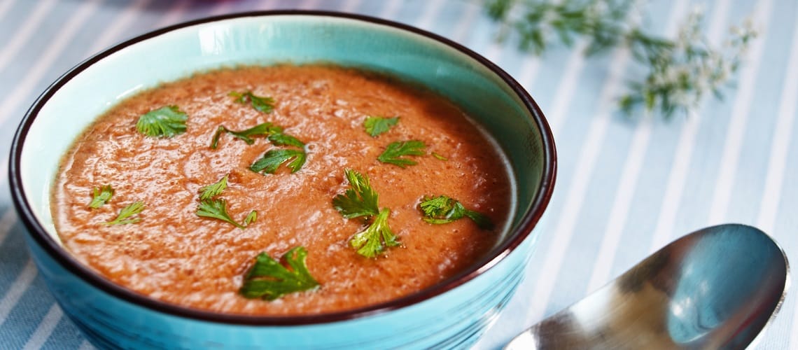 Linsensuppe mit Tomaten