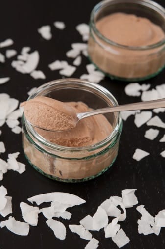 Mousse Au Chocolat mit Seidentofu & Kokos